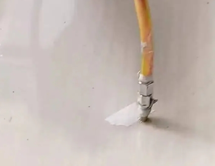 吉利瓷砖空鼓维修公司专业解答在瓷砖铺贴过程中，如果使用的砂料过粗（如全部使用了粗砂），可能会导致以下问题